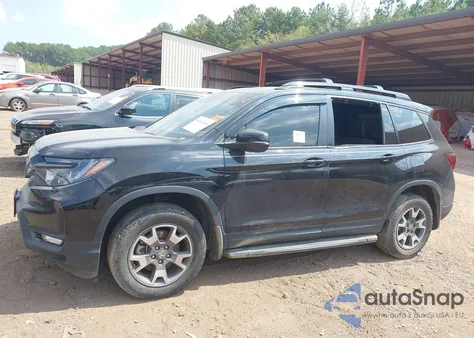 2022 Honda Passport Awd Trailsport z USA, uszkodzony, nr VIN 5FNYF8H68NB032163
